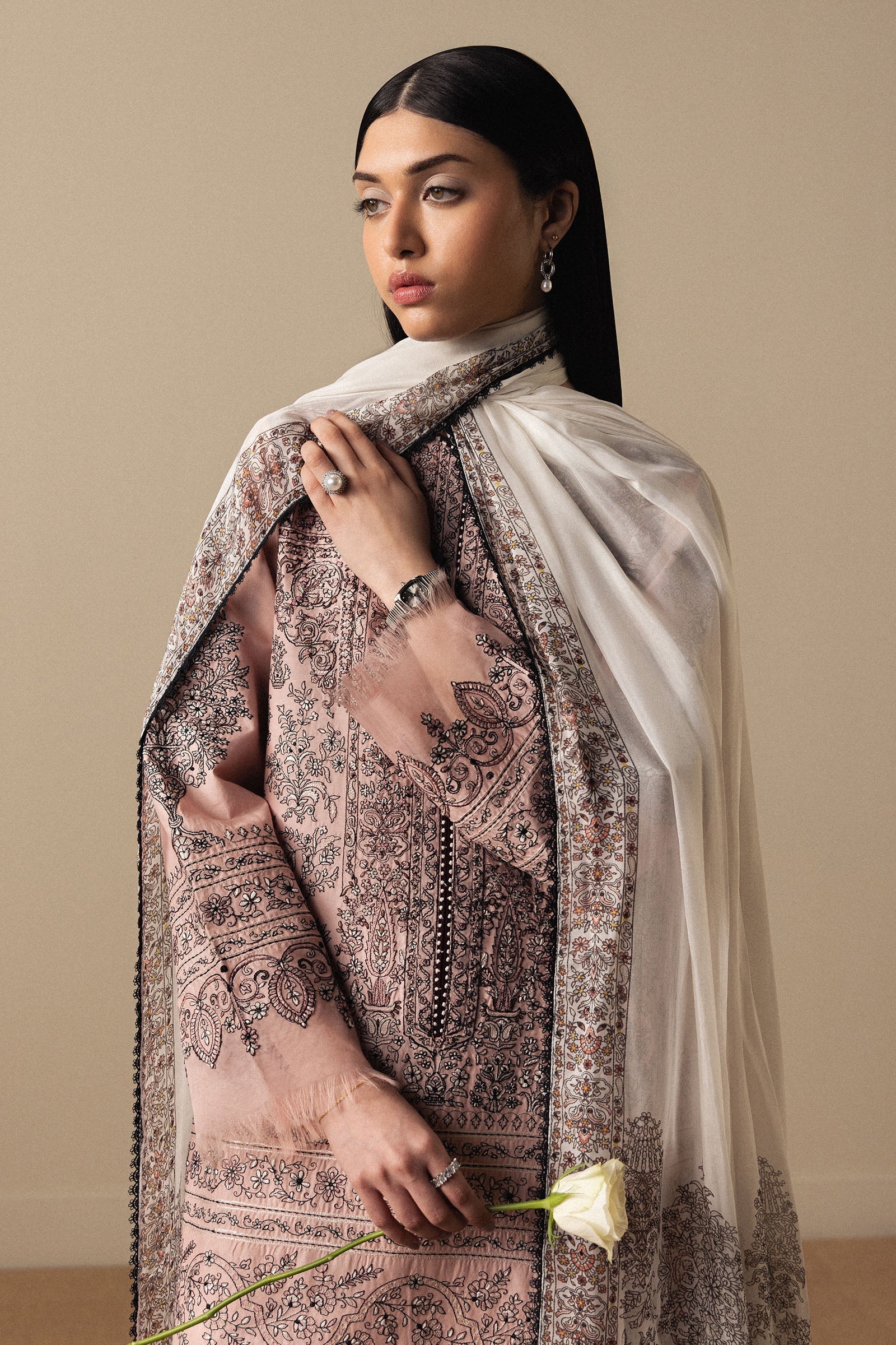 ZARA SHAHJAHAN Akahana-D11