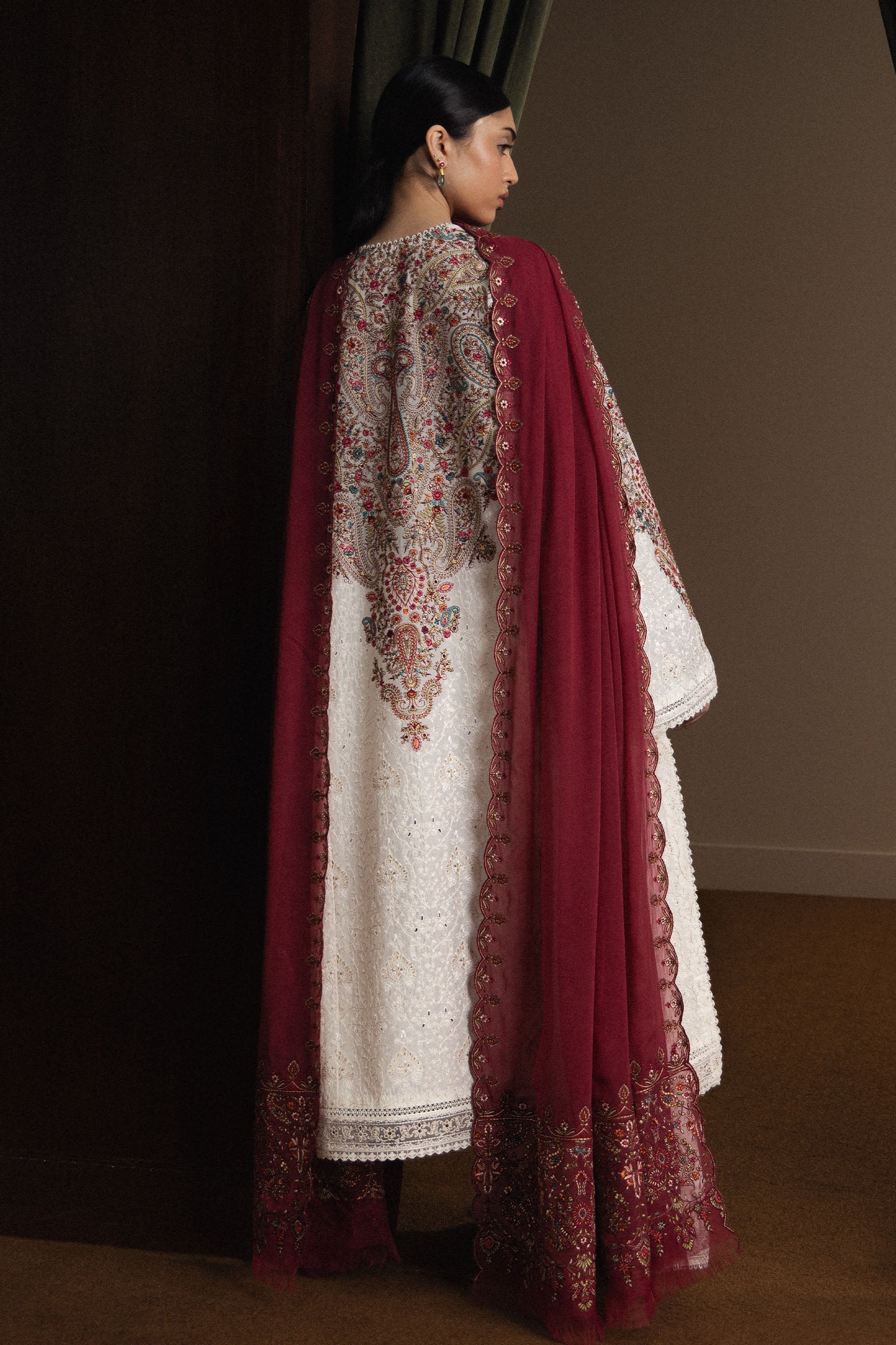 ZARA SHAHJAHAN Hikari-D7