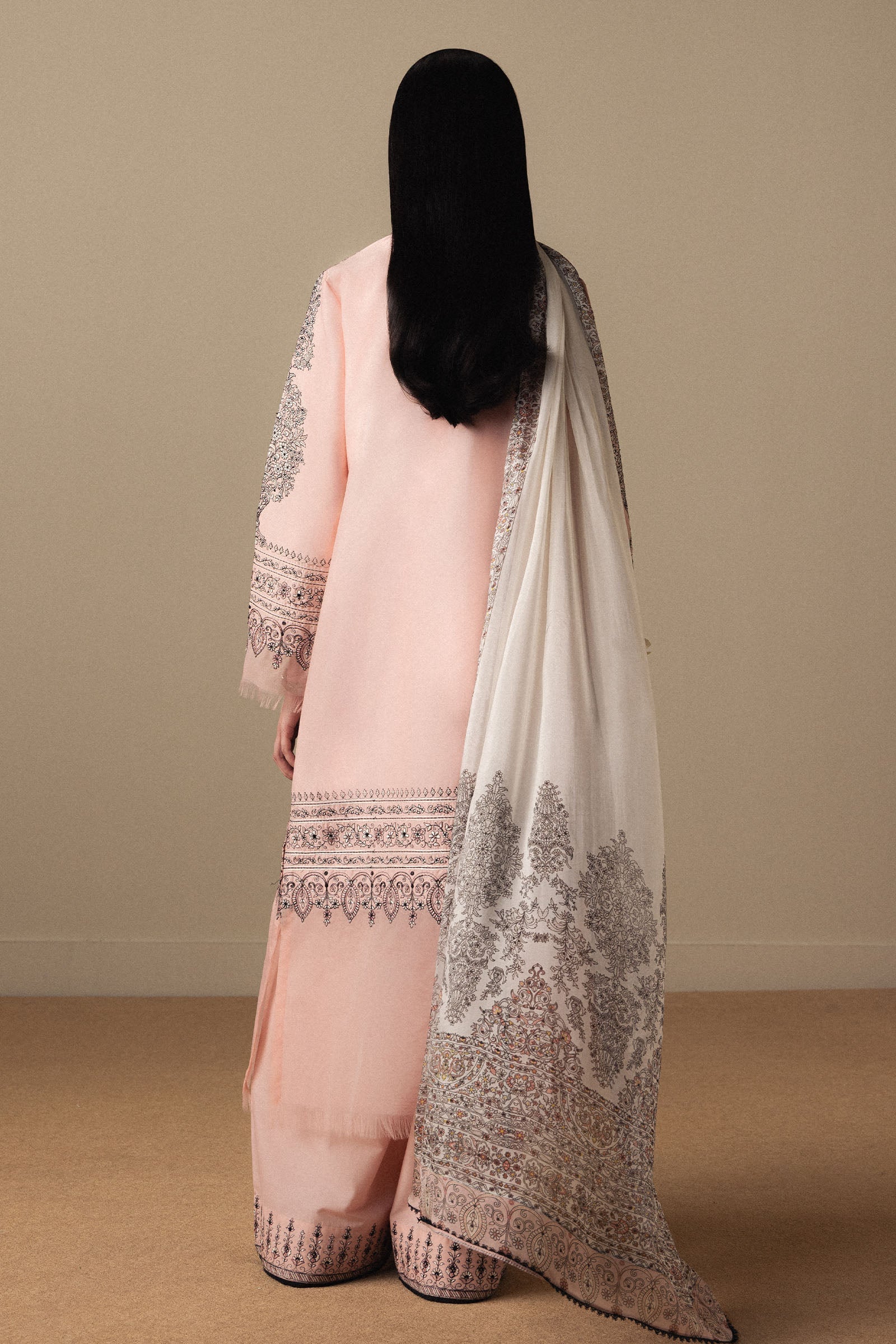 ZARA SHAHJAHAN Akahana-D11