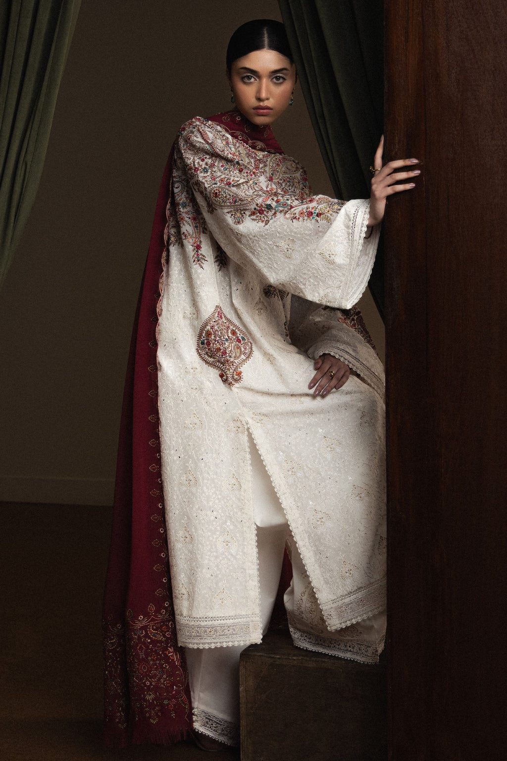 ZARA SHAHJAHAN Hikari-D7