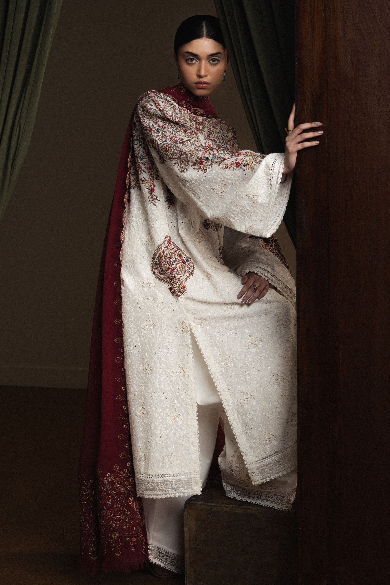 ZARA SHAHJAHAN Hikari-D7