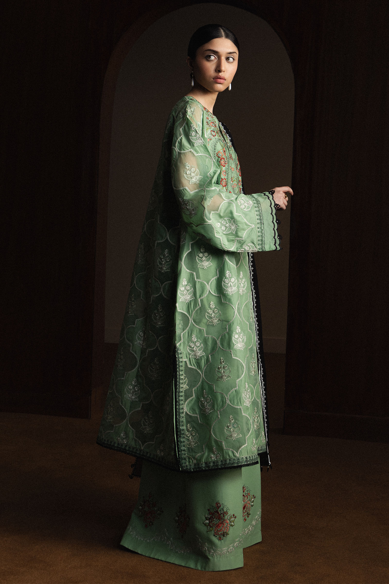 ZARA SHAHJAHAN Midoriya-D6