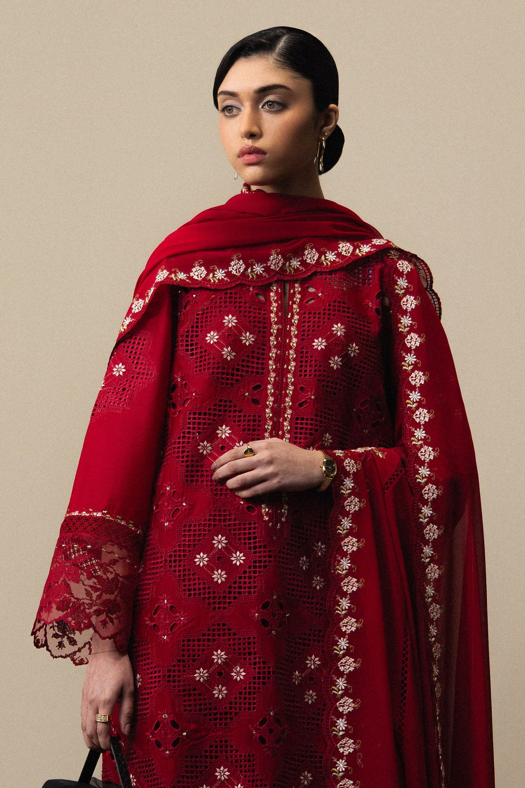 ZARA SHAHJAHAN Akari-D8