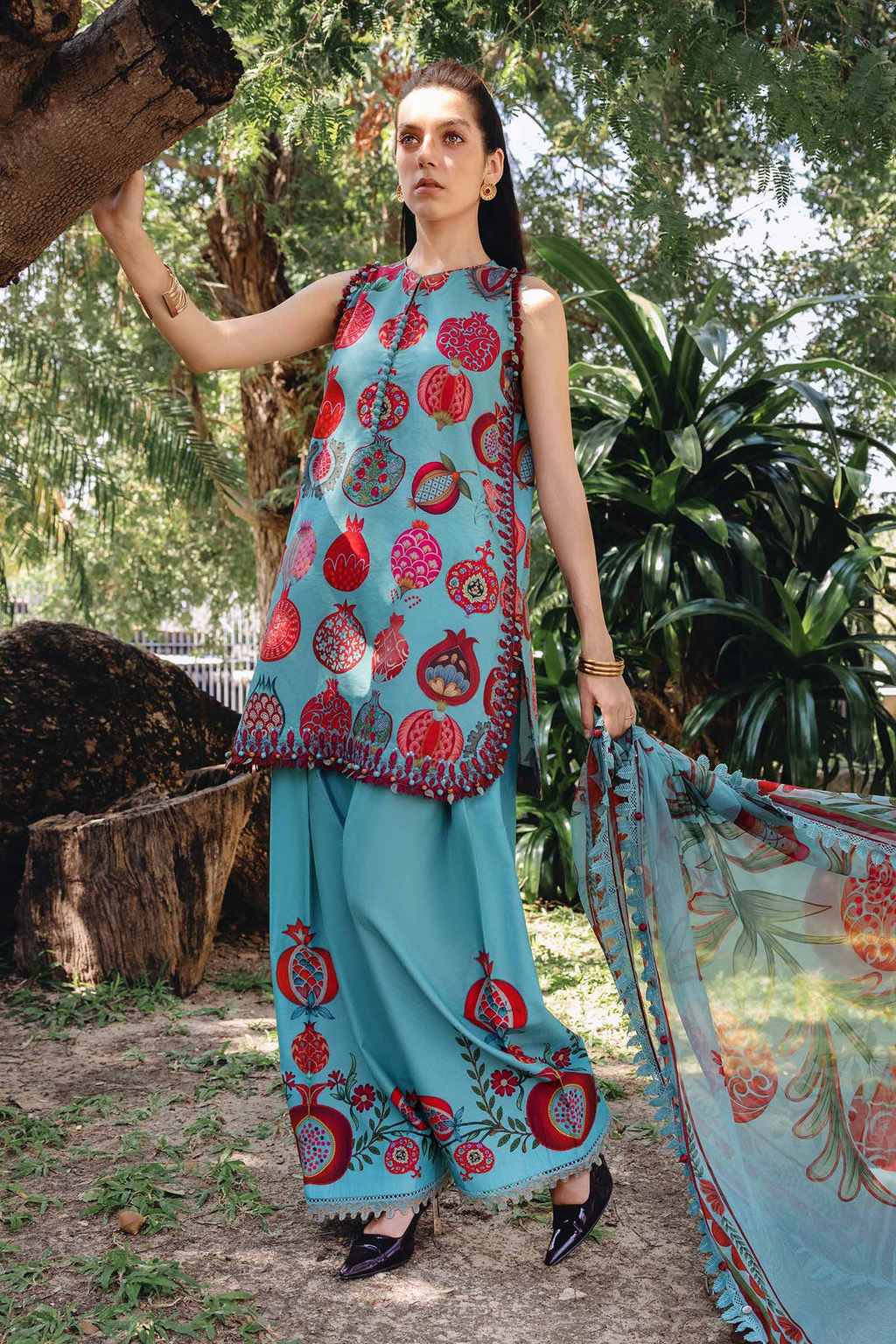 M.PRINTS 3 PIECE UNSTITCHED EMBROIDERED LAWN SUIT MPT-2903-B